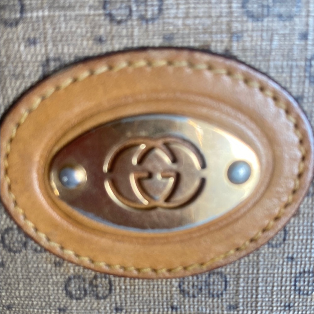 Gucci Brown Shoulder Bag with Iconic Design - Picture 2 of 16